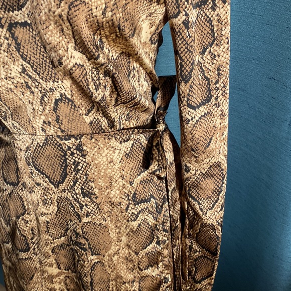 Lovestitch dress size medium - Picture 5 of 11